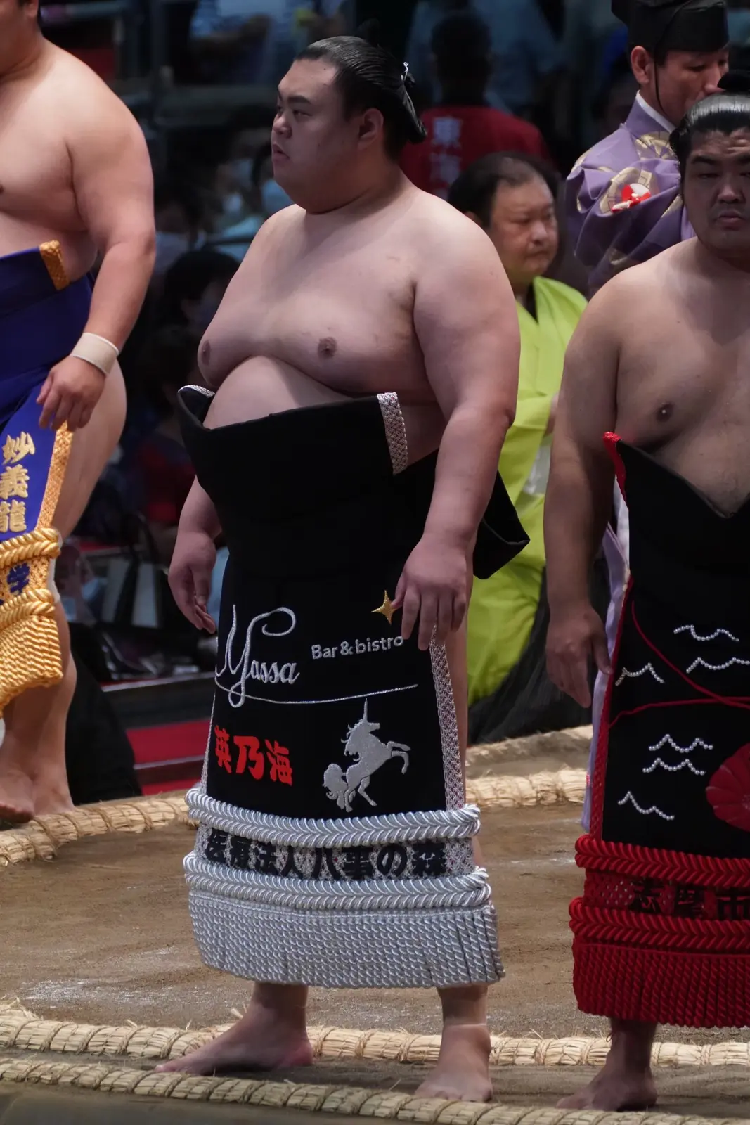 Strength士たちと並ぶHidenoumi